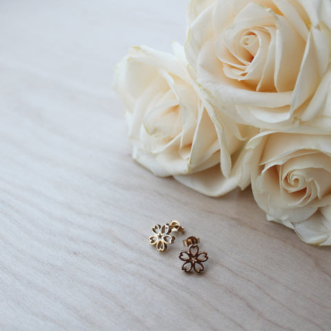 Cherry Blossom Rei Small Sakura Stud Earring - Yellow Gold